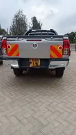 Toyota Hilux 2019 Nyeusi - 4