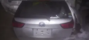 Tailgate ya Toyota Fielder