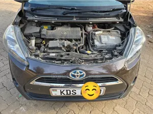 Toyota Sienta Hybrid 2018 Kahawia