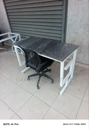 Gstand na Kiti cha Mesh Nyeusi