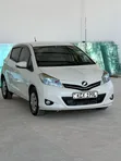 Toyota Vitz 1.0 FWD 5dr Hatchback 2012 White - 2
